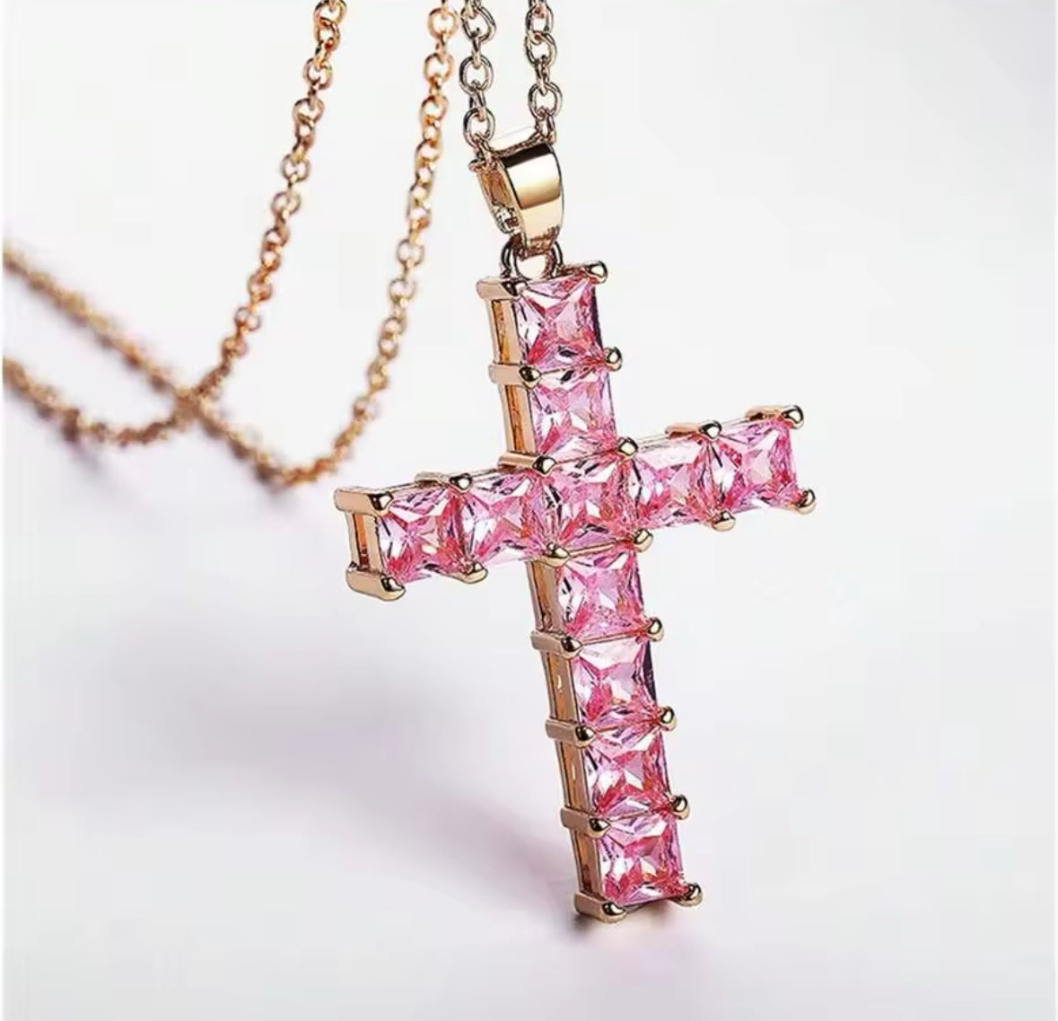 Cross chain with pendant