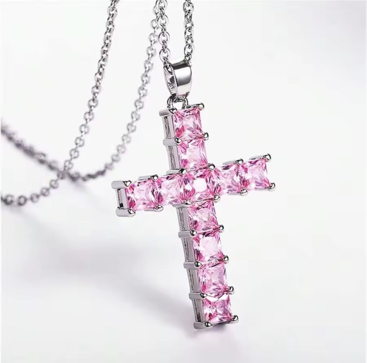 Cross chain with pendant